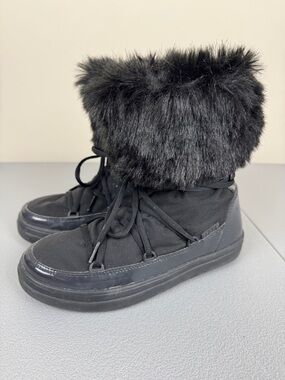 Crocs LodgePoint Winter Boots. Faux Fur. Size 8.